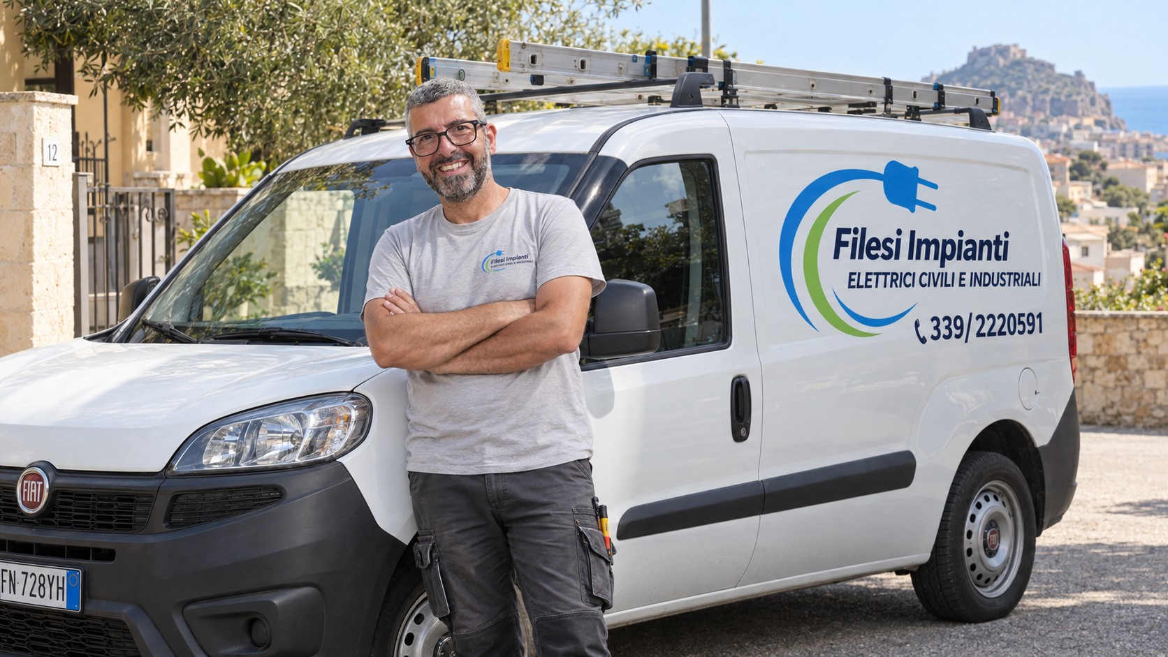 Immagine promozionale generata con IA: Gianvito accanto a un Fiat Doblò bianco con grafica Filesi Impianti